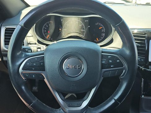 Used 2020 Jeep Grand Cherokee Altitude AWD/4WD image 29