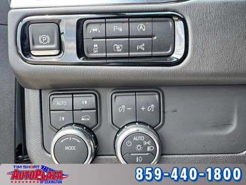 Used 2025 GMC Yukon XL Denali AWD/4WD image 20