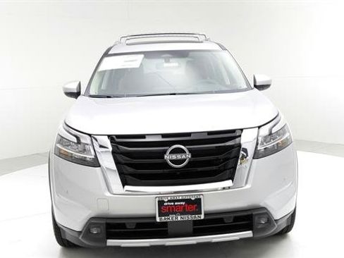 Used 2022 Nissan Pathfinder Platinum w/ Lighting Package (N93) FWD image 2