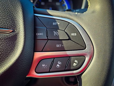 Certified 2022 Chrysler Pacifica Touring-L image 20