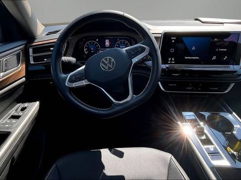 Certified 2026 Volkswagen Atlas SE FWD image 10