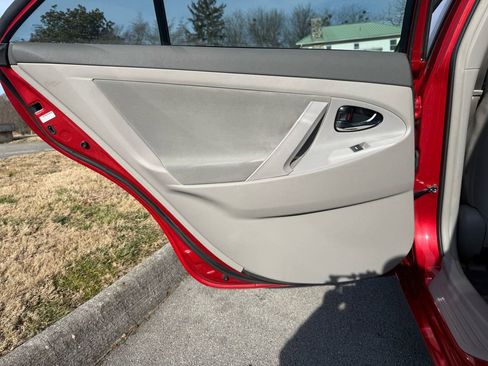 Used 2011 Toyota Camry LE image 23