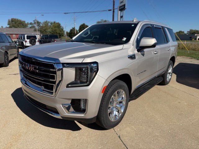 Used 2024 GMC Yukon SLT w/ SLT Premium Package RWD image 3