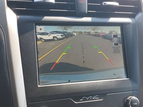 Used 2019 Ford Fusion SE FWD image 25
