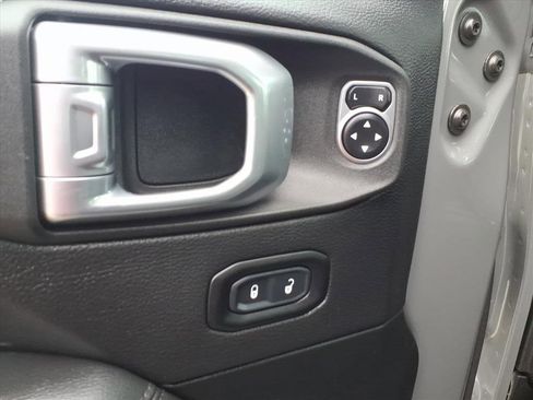 Used 2021 Jeep Wrangler Unlimited Sahara image 19