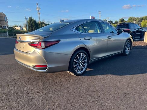 Used 2021 Lexus ES 300h w/ Premium Package FWD image 7