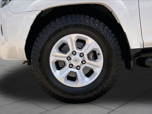 Used 2021 Toyota 4Runner SR5 Premium w/ Moonroof Package RWD image 10