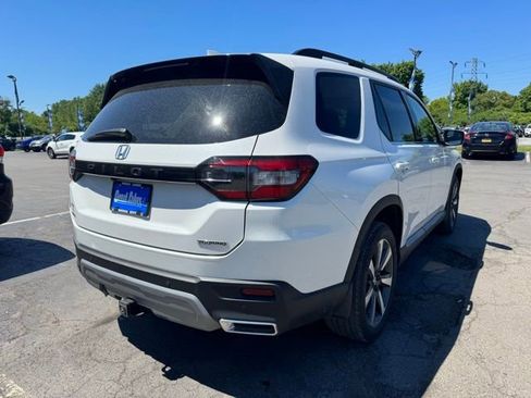 Used 2024 Honda Pilot Touring image 2