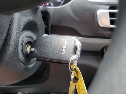 Used 2022 Kia Seltos LX AWD/4WD image 35