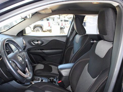 Used 2014 Jeep Cherokee Latitude image 6