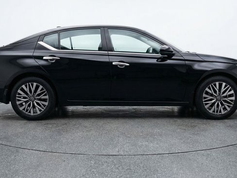 Used 2025 Nissan Altima 2.5 SV image 11
