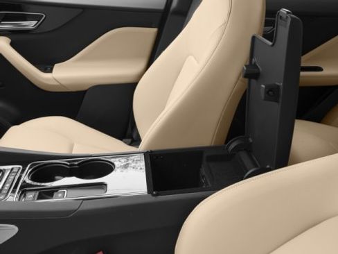 Used 2017 Jaguar F-PACE Prestige image 15