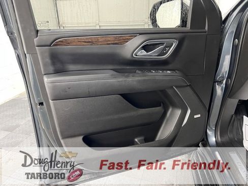 Used 2021 Chevrolet Suburban Premier w/ Premium Package image 25