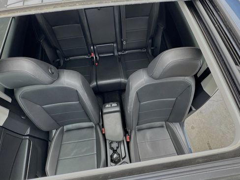 Used 2020 Volkswagen Tiguan SE w/ Panoramic Sunroof Package image 14