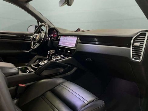 Used 2019 Porsche Cayenne w/ Premium Package image 82