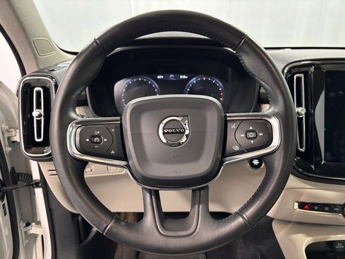Used 2019 Volvo XC40 T5 Momentum image 13