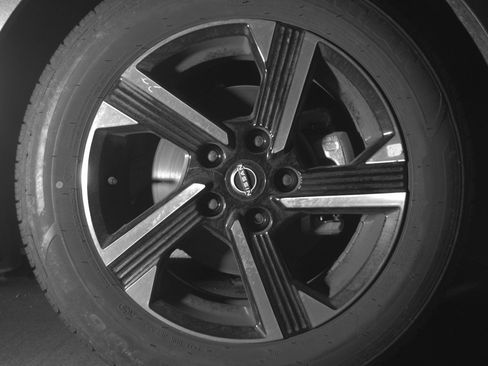 Used 2025 Nissan Sentra SV image 13