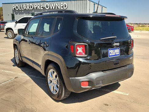 Used 2018 Jeep Renegade Latitude FWD image 3