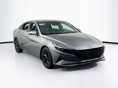 Used 2023 Hyundai Elantra SEL FWD image 3