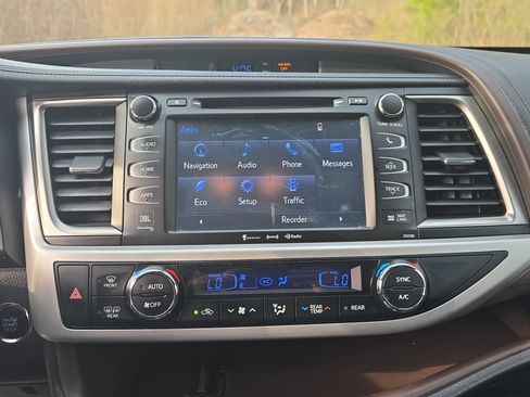 Used 2018 Toyota Highlander Limited image 20