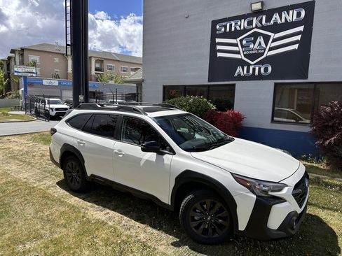 Used 2025 Subaru Outback Onyx Edition XT AWD/4WD image 2
