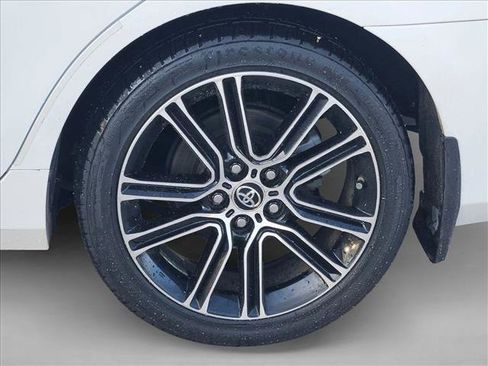 Used 2016 Toyota Camry SE image 5