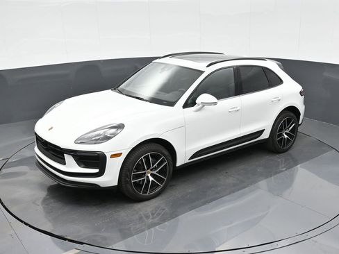 Certified 2025 Porsche Macan image 26