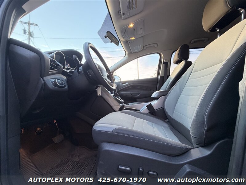 Used 2016 Ford Escape SE w/ Equipment Group 201A AWD/4WD image 12