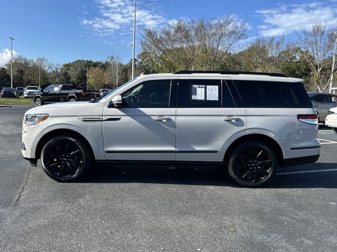 Used 2024 Lincoln Navigator Reserve image 17