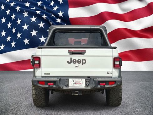 Used 2023 Jeep Gladiator Rubicon w/ LED Lighting Group AWD/4WD image 9