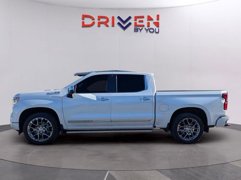 Used 2025 Chevrolet Silverado 1500 High Country image 3