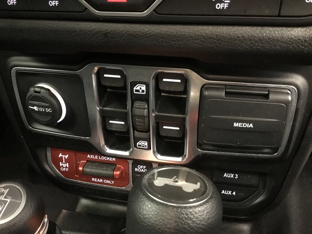 Used 2025 Jeep Wrangler Unlimited Sport AWD/4WD image 26