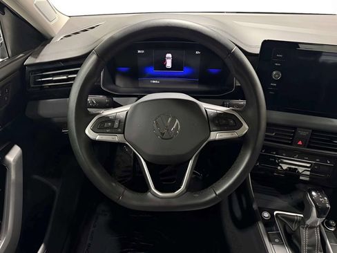 Used 2025 Volkswagen Jetta SE FWD image 22