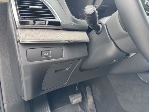 Used 2024 Volvo XC90 B6 Ultimate w/ Protection Package image 7