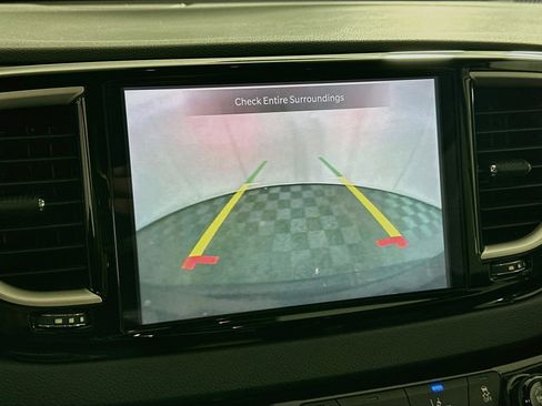 Used 2023 Chrysler Pacifica Touring-L FWD image 22