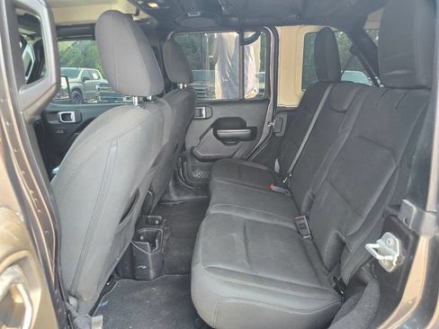 Used 2018 Jeep Wrangler Unlimited Sport S AWD/4WD image 10