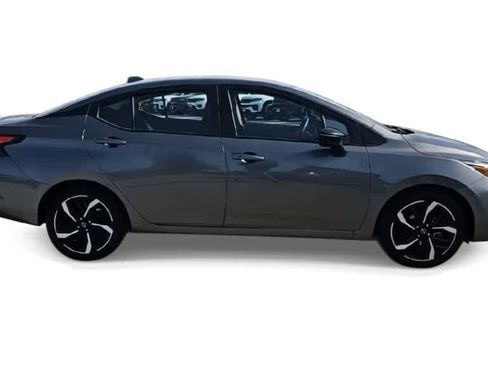 Used 2024 Nissan Versa SR image 9