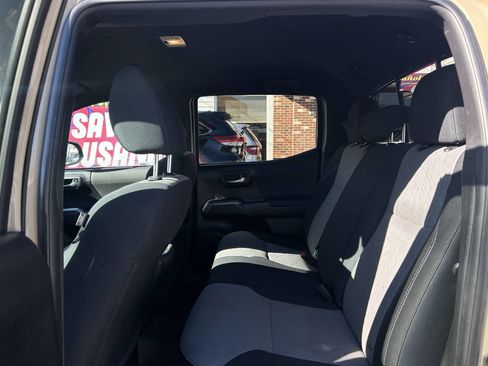 Used 2020 Toyota Tacoma 4x4 Double Cab image 17
