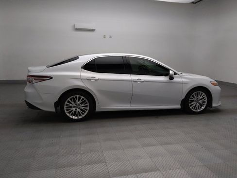 Used 2018 Toyota Camry XLE image 10