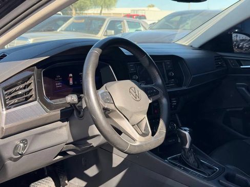 Used 2023 Volkswagen Jetta SE FWD image 19