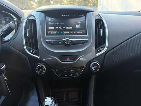 Used 2017 Chevrolet Cruze LT image 28