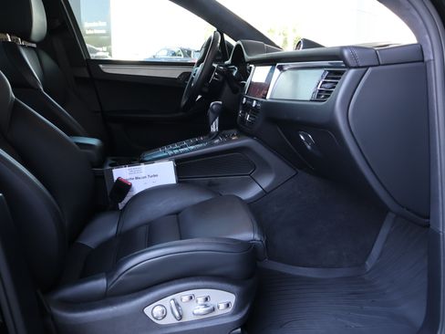 Used 2020 Porsche Macan Turbo AWD/4WD image 33