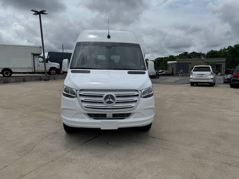 Used 2024 Mercedes-Benz Sprinter 2500 image 2