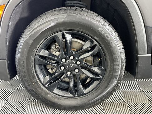 Used 2023 Chevrolet Traverse LT image 37