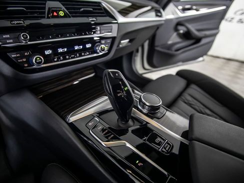 Used 2023 BMW 530i w/ Premium Package image 35