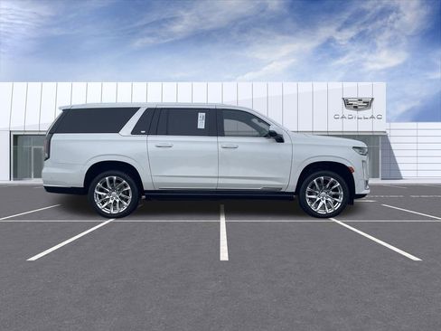 Used 2021 Cadillac Escalade ESV Premium Luxury Platinum image 9