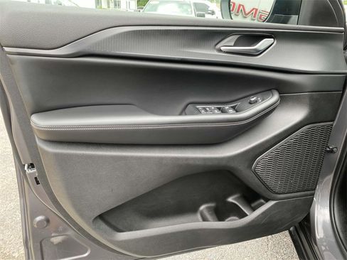 Used 2023 Jeep Grand Cherokee L Laredo image 14