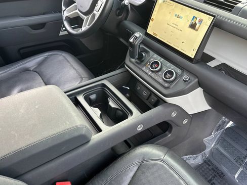 Used 2023 Land Rover Defender 130 SE image 32