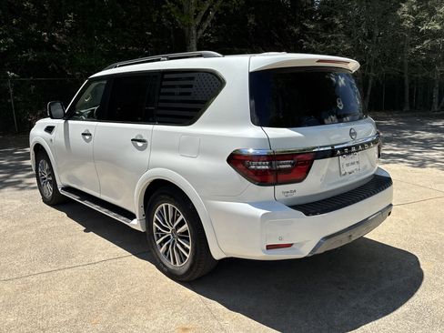 Used 2021 Nissan Armada SV w/ SV Appearance Package RWD image 5