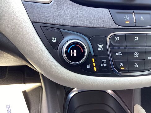 Used 2023 Chevrolet Malibu LT FWD image 42